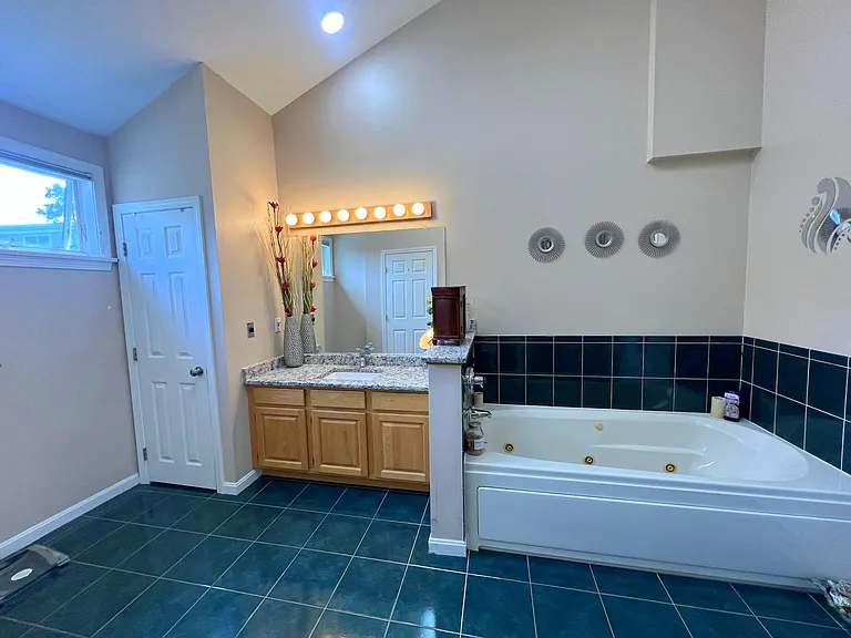 143 Westview Dr — Photo 20