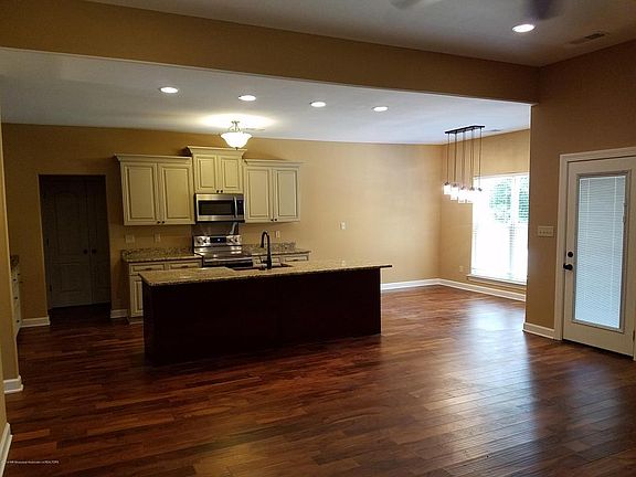 4th image of 20 Woodland Trce S