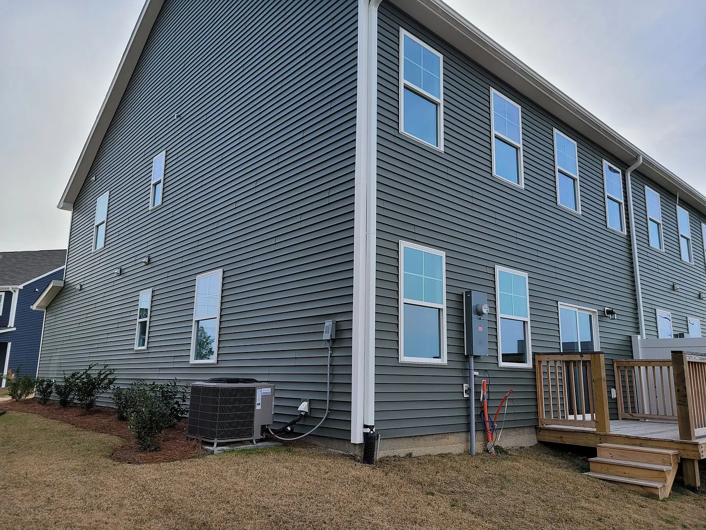 This modern and stylish home offers a convenient and comfortable lifestyle. — Photo 4