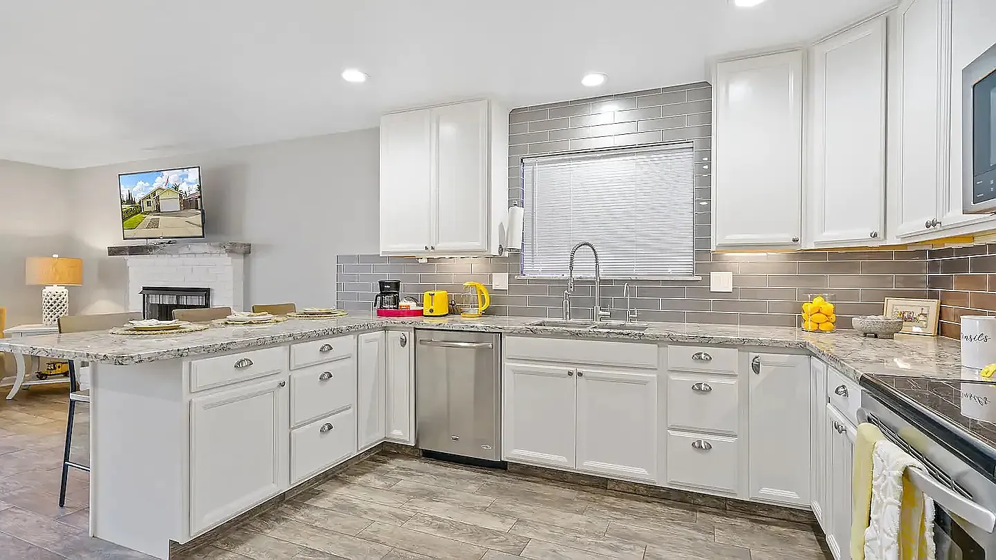 1044 E Edison St — Photo 3