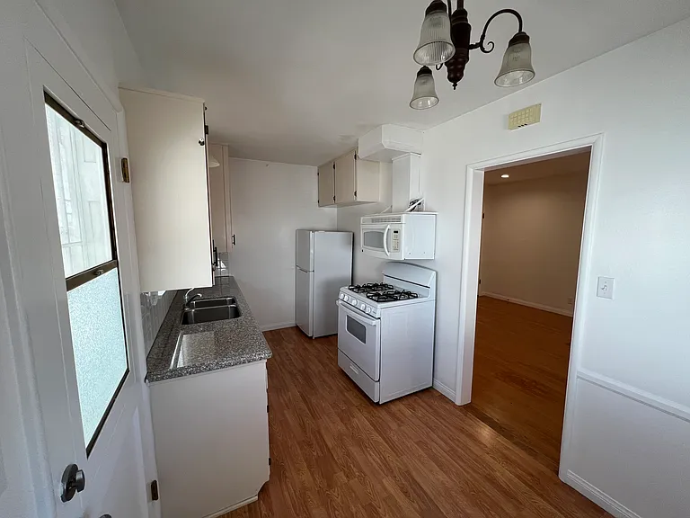 404 W Windsor Rd #B — Photo 20