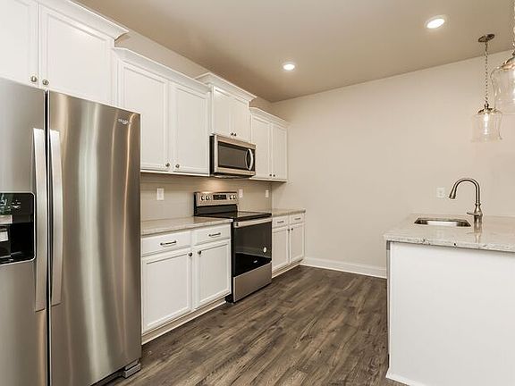 2nd image of 2432 Elmcroft Ave