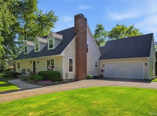 830 Hemingway Rd, Lake Orion, MI 48362