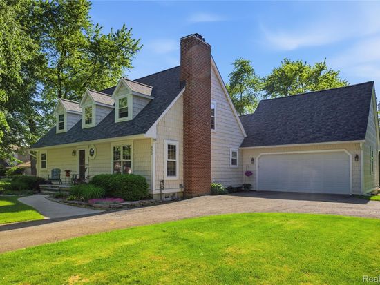 830 Hemingway Rd, Lake Orion, MI 48362