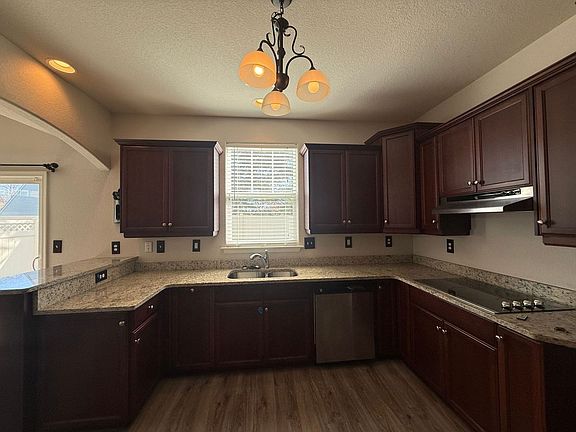 5th image of 2701 Eleanor Ln