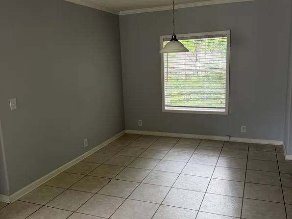 1308 Valleywood Dr, Paris, TN 38242