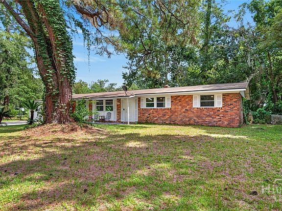 3rd image of 121 Juniper Circle