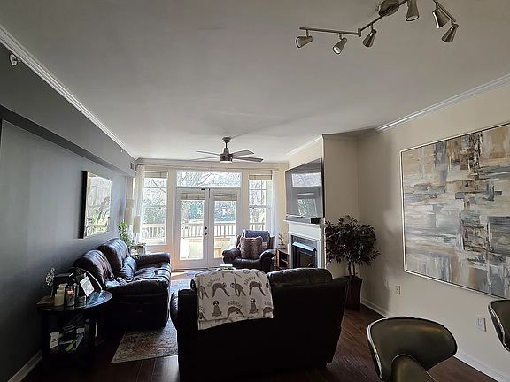 5th image of 405 W 7th St