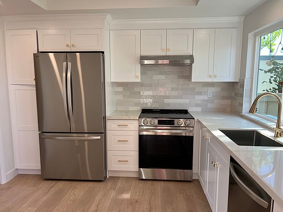 3rd image of 210 Beach Park Blvd