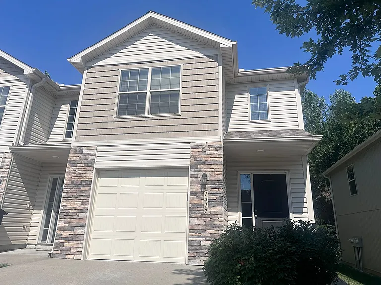 1417 NE Mary Ct — Photo 2