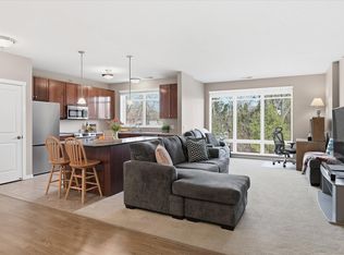 1070 Grandview Ct NE APT 414, Columbia Heights, MN 55421