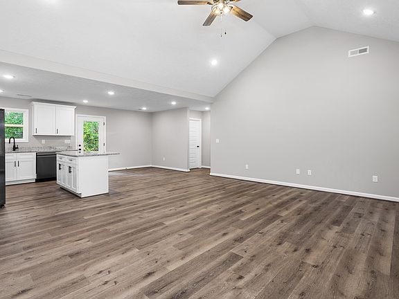 5th image of 606 7th Ave NE