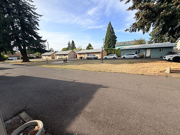 2nd image of 236 SE 139th Ave APT D