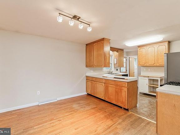 4th image of 17808 Greenberry Cir