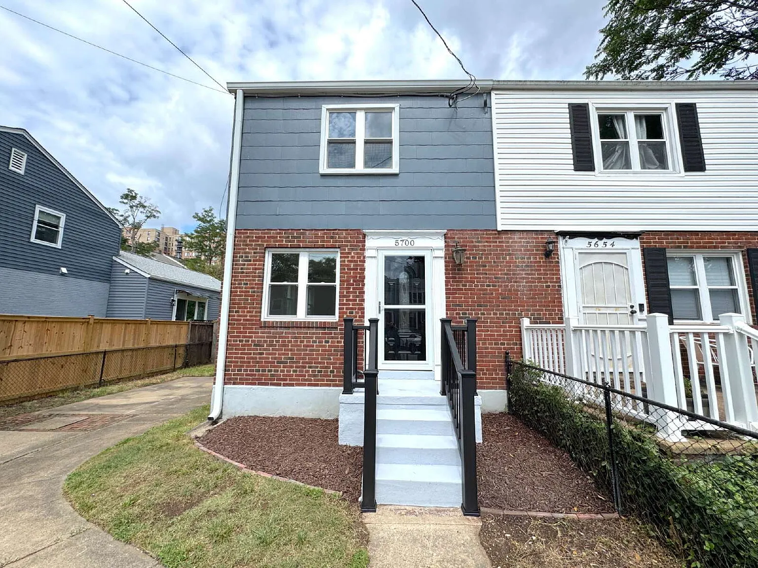 2 bed, 2.0 bath, 1044 sqft, $2,800 — Photo 2