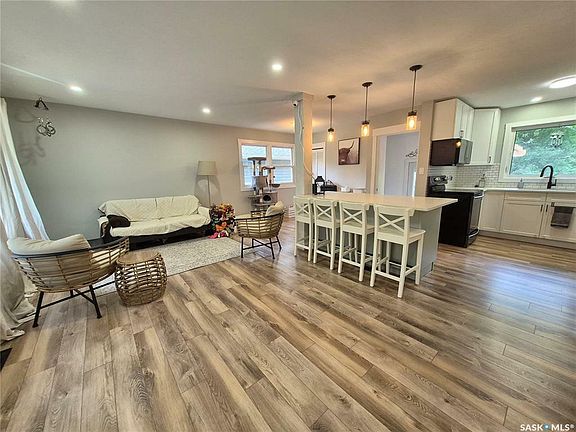 5th image of 415 4th St NE