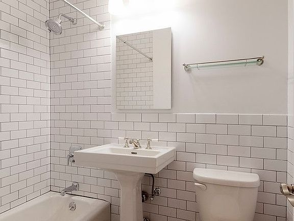 4th image of 10 E 13th St APT 3H