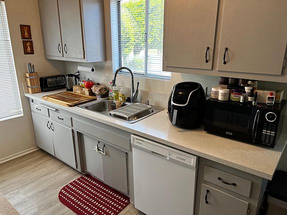 2nd image of 12928 Moorpark St APT 1