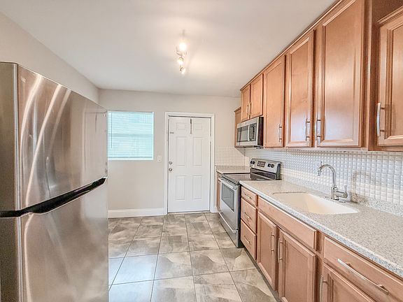 3rd image of 825 3rd St