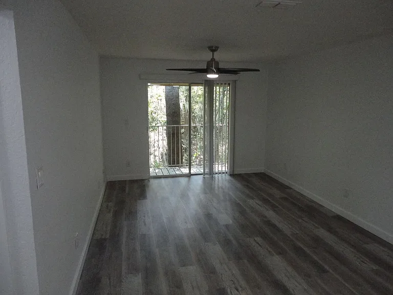 1015 SW 9th St #C24 — Photo 3