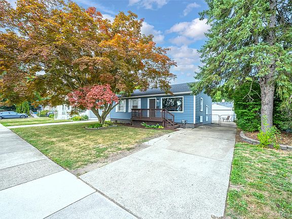 2nd image of 1017 Amelia Ave