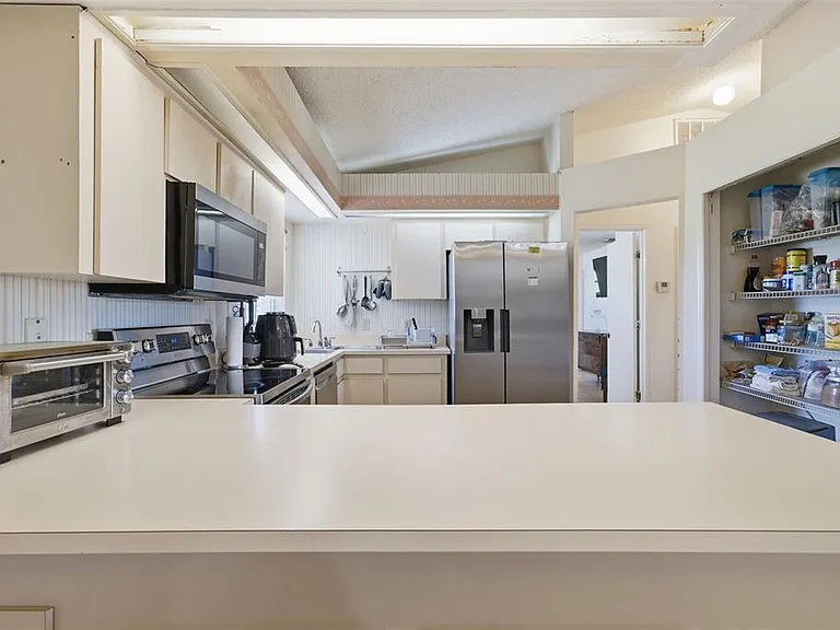 1011 Winifred Way — Photo 12