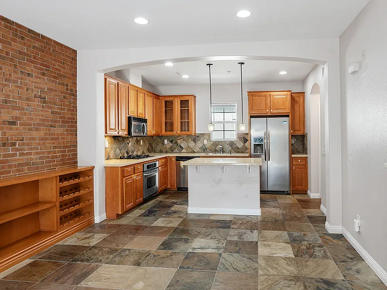 10556 Debreceni Way #9 — Photo 4