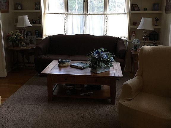 3rd image of 5 Woodcroft Ln