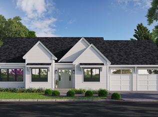 8 Village Cir, Brunswick, ME 04011