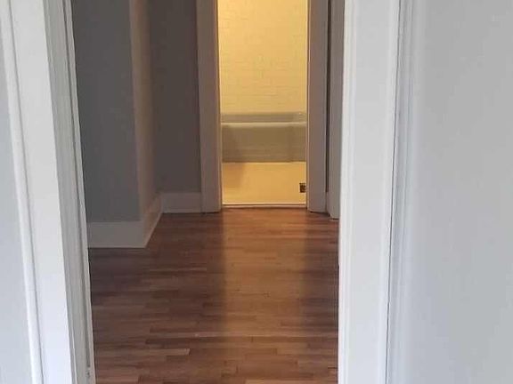 5th image of 2908 Lexington Ave