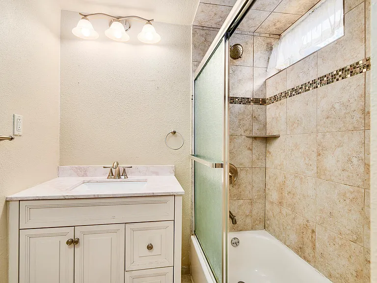 3208 Niagara St — Photo 24