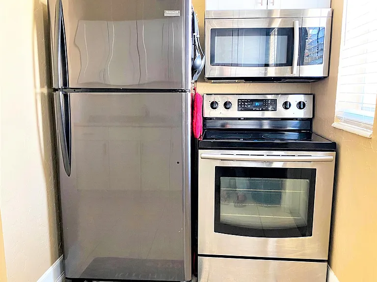 1736 Dewey St #B — Photo 7