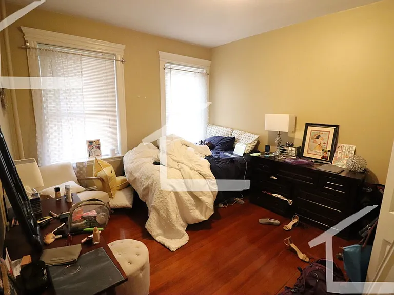 15 Strathmore Rd #4 — Photo 6