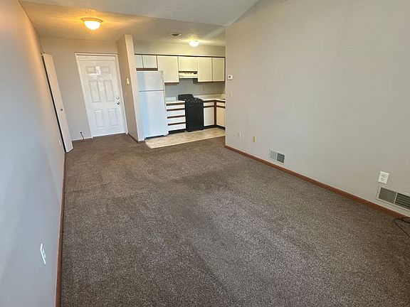 5th image of 233 Ridgewood Ave APT 16