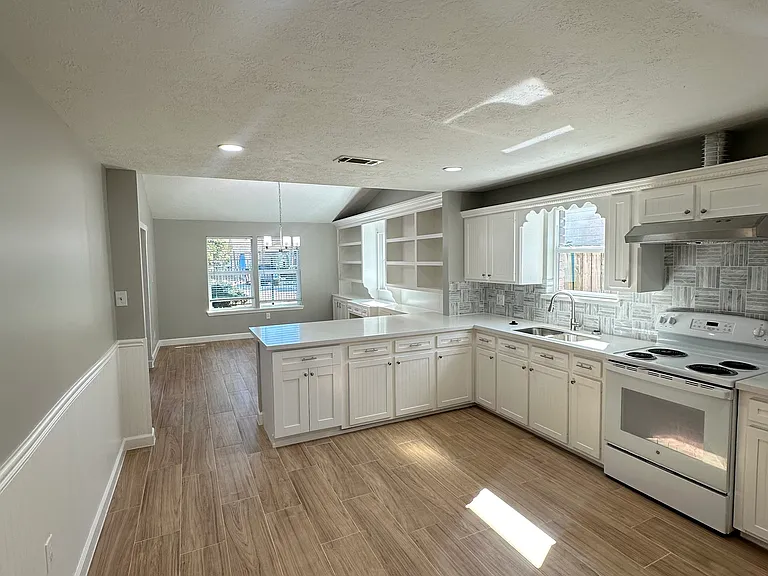 2830 Lelia St — Photo 2