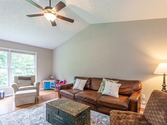 4th image of 3979 N Feerwood Ct