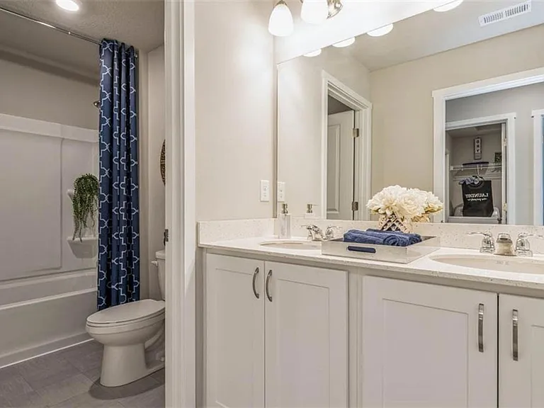 277 NW Charlestown Ln — Photo 10