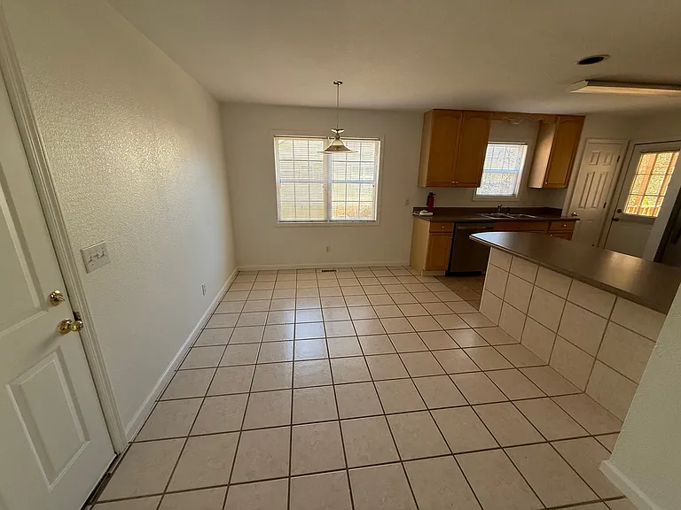 206 Olivarri Dr — Photo 4