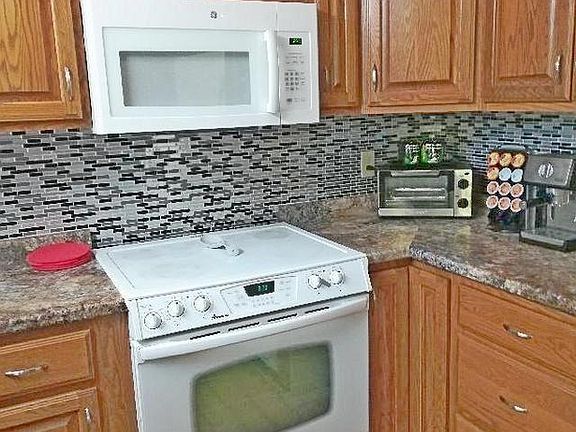 5th image of 1124 Maywood Dr