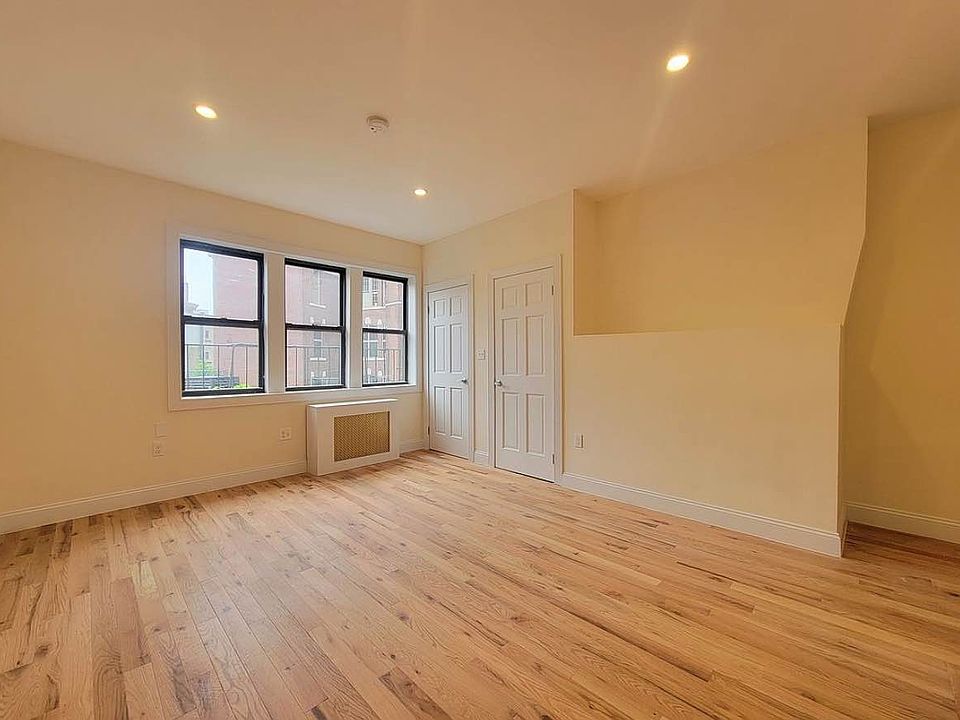1st image of 494 Hudson St #T
