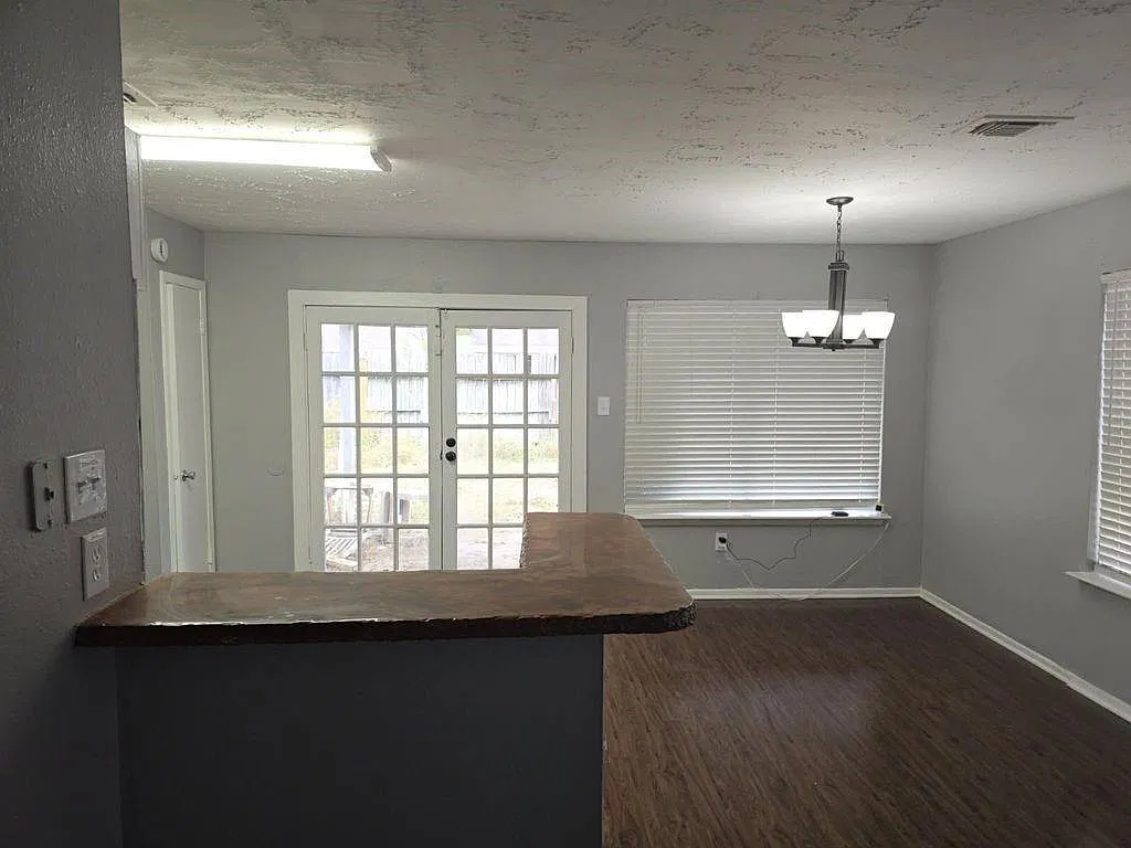 3 bed, 1.0 bath, 1242 sqft, $1,990 — Photo 4