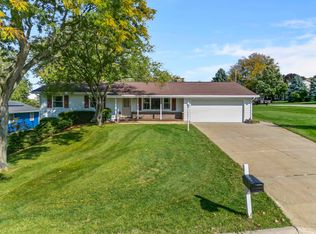 400 Blue View Dr, Mount Horeb, WI 53572