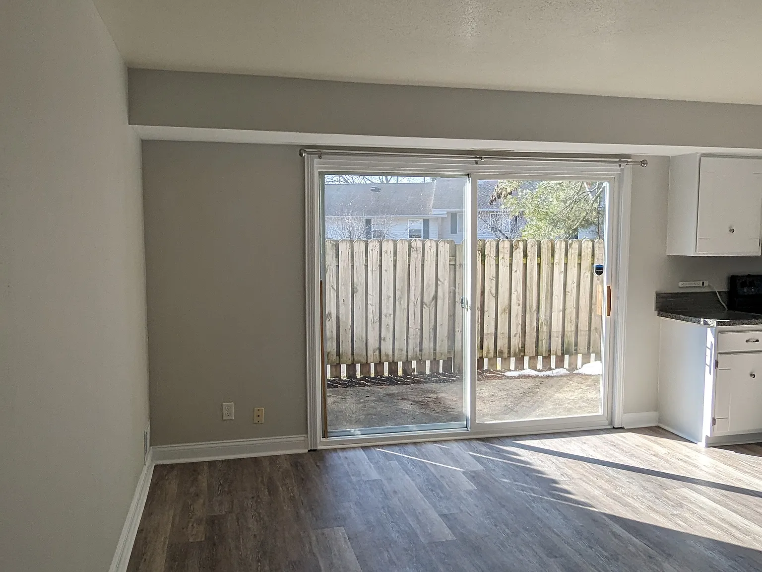 1 bed, 750 sqft, $995 — Photo 2
