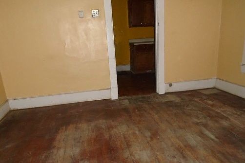 4th image of 888 N Holmes St