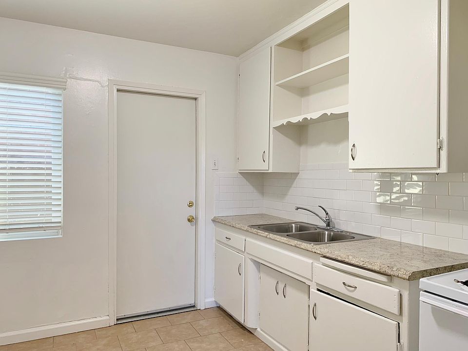 Eat-in Kitchen