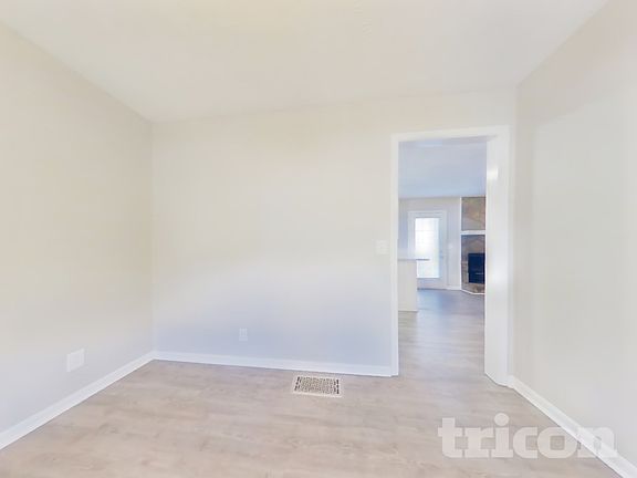 5th image of 145 Victoria Sta