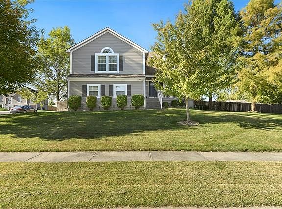 2nd image of 1100 NE Woodbury Ct