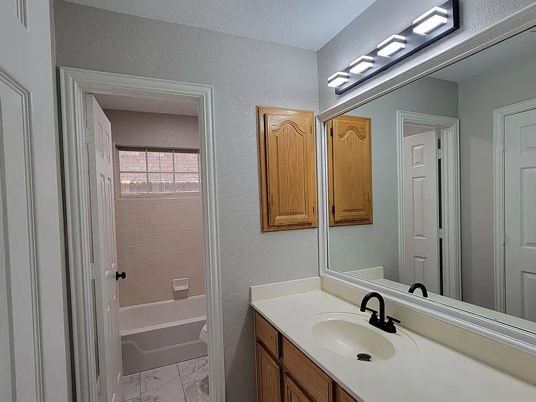 9726 Windy Hollow Dr — Photo 25