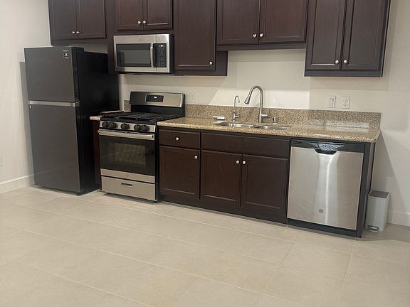 4th image of 1553 S Perkins Pl #1551