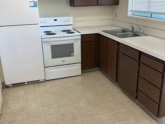 5th image of 3102 Harney St #11